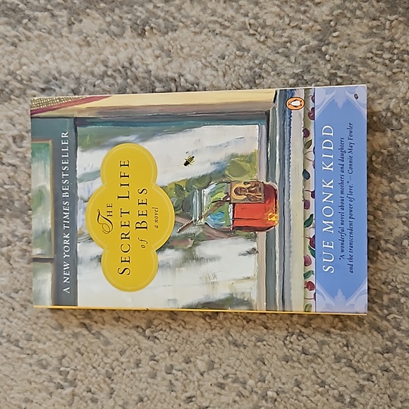 1/$7 or 2/$10 The Secret Lift of Bees - By Sue Monk Kidd. Paperback Book - Picture 2 of 6